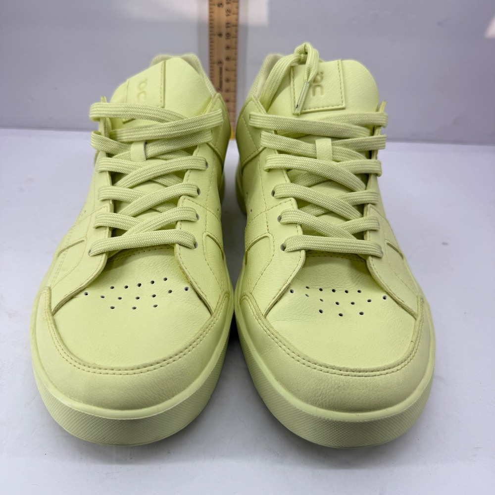 On Running The Roger Clubhouse Mens 9 Yellow Solid Vegan Leather Sneakers